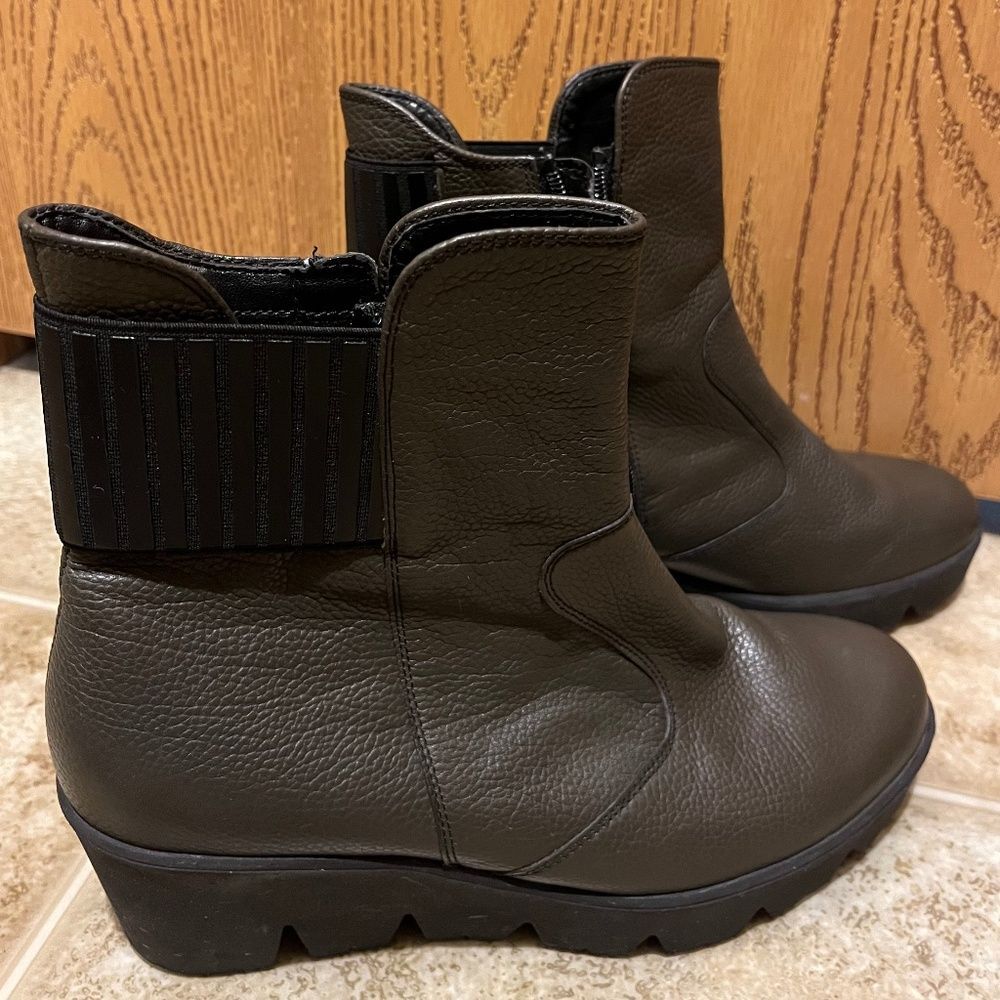 Waldlaufer Women’s Olive Green Leather Zip Up Booties Sz-7